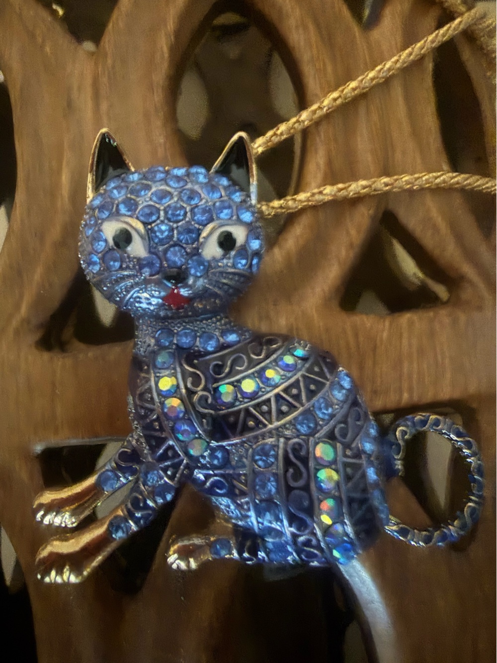 NWOT LADY in BLUE Cat necklace / pendant